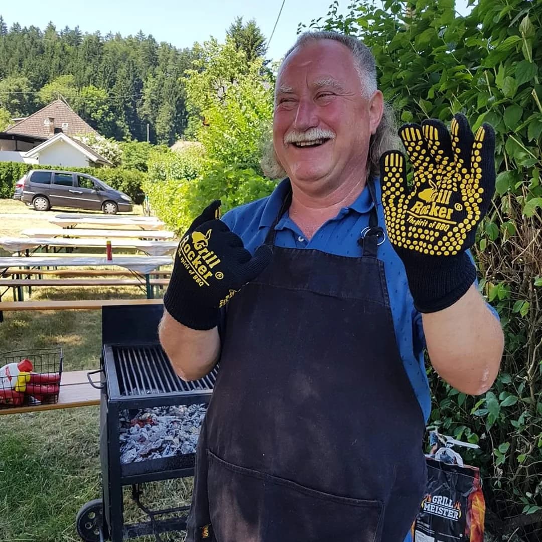 Grill Rocker BBQ Handschuh in Aktion